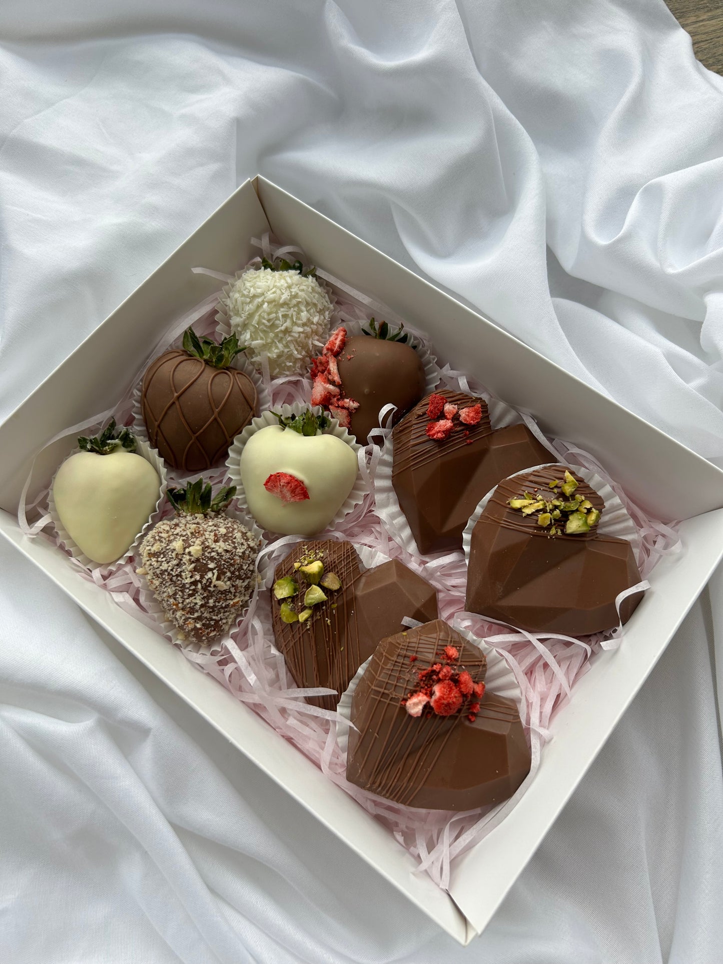 Dubai chocolate heart shaped with chocolate dipped strawberries