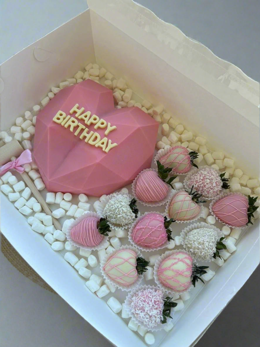 Smash heart with 12 dipped chocolate strawberries