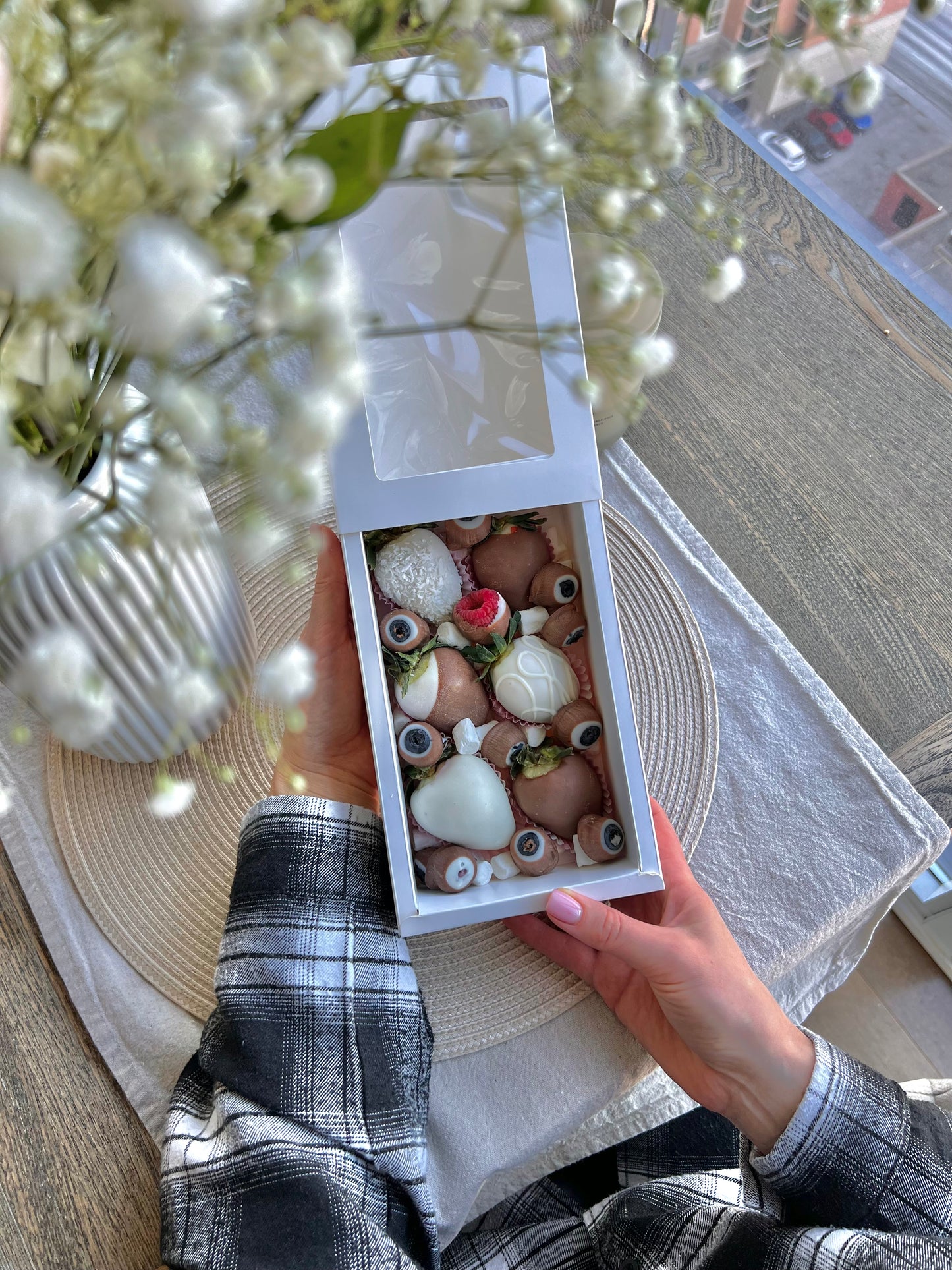 Half dozen chocolate dipped strawberries